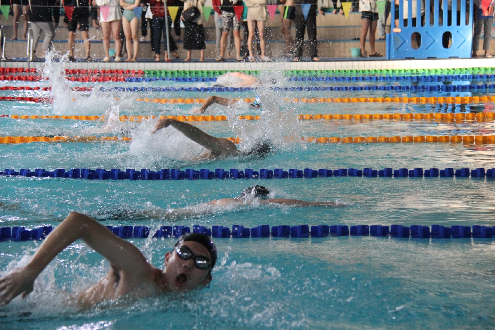 19577df99dfe49678ede44a3c421f8eb.jpg 游泳.jpg